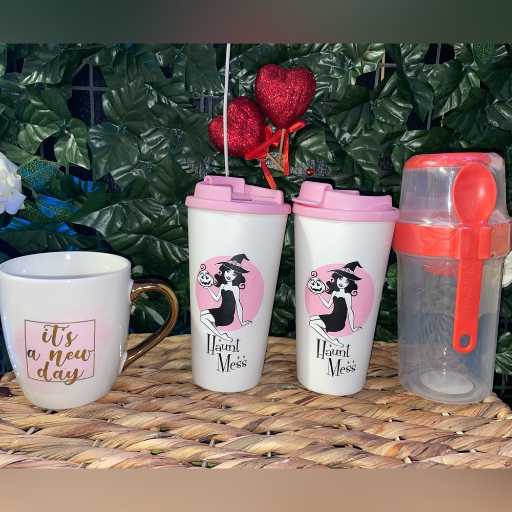 🥤 and Halloween mitten bundle - Picture 3 of 4
